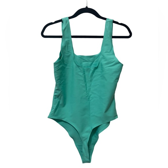 Parade Seamless Bodysuit - Picture 2 of 4